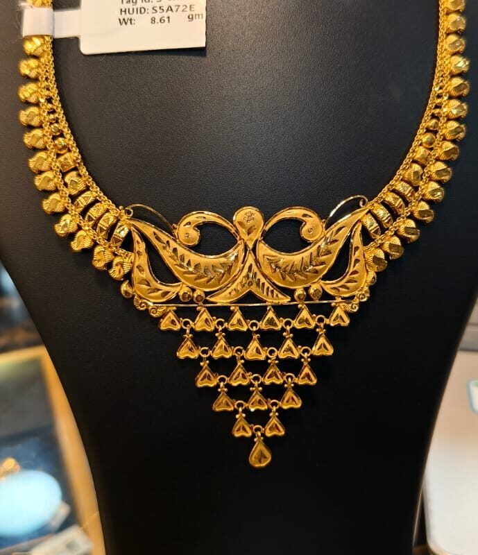 NECKLEC